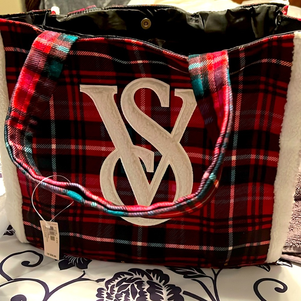 VS Christmas tote